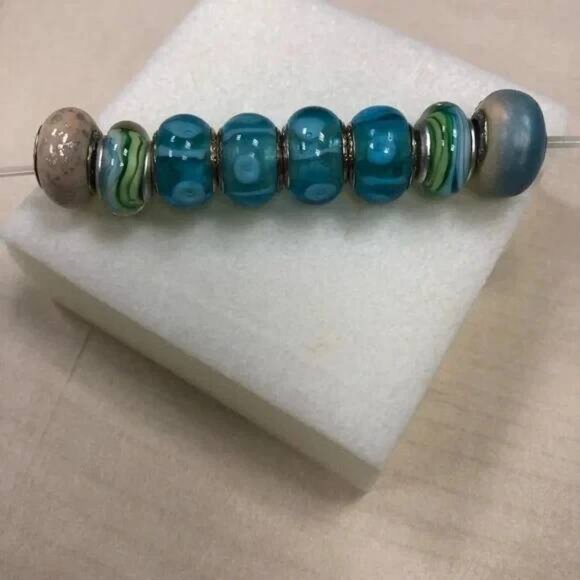 8 Miscellaneous Beads Including Pugster - Picture 2 of 14